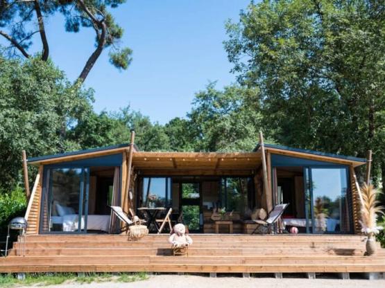 Premium chalet 2 bedrooms 2 bathrooms facing the pond