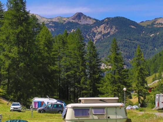 Forfait camping (emplacement, 2 personnes, 1 véhicule)
