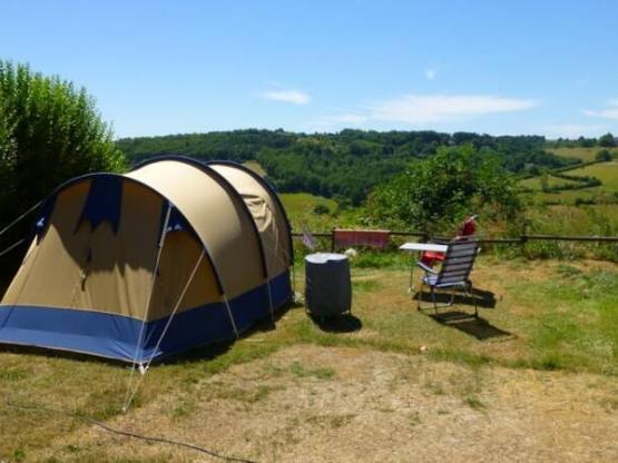 Privilege pakket - Zonnige staanplaats met uitzicht op de vallei (10A elektriciteit inbegrepen)