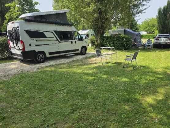 COMFORT GRASS & GRAVEL Pitch with 6A electricity (car + tent/caravan or camping-car)