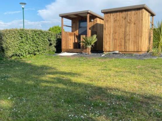 Luxury package - private bathroom (shower, WC, washbasin), outdoor kitchen, electricity