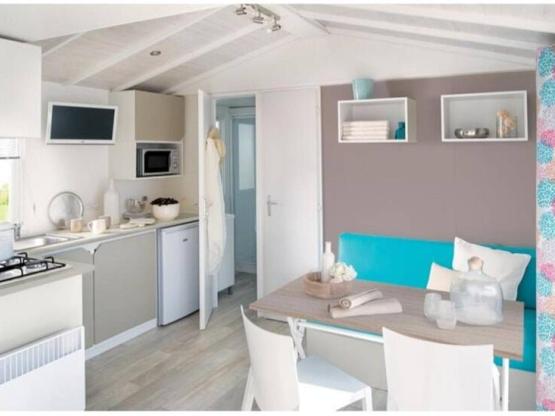 Mobil home Nuitée - 25m² - 2 chambres - terrasse couverte côté