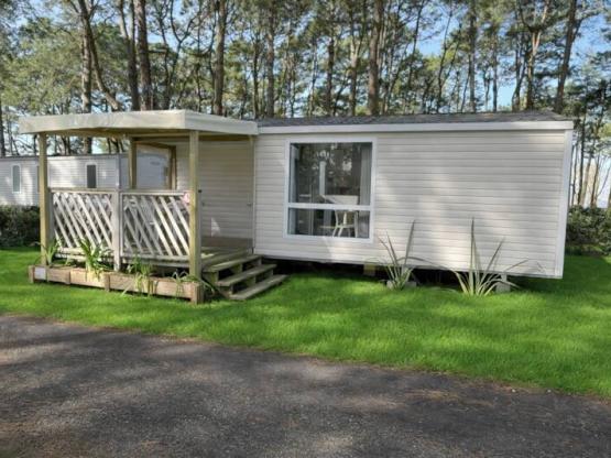 Mobil home Nuitée - 25m² - 2 chambres - terrasse couverte côté