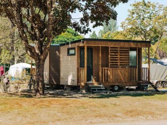 Emplacement prestige 130m² avec sanitaire privé Château Arnoux