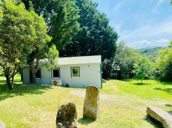 Chalet Douglas Confort 32m2 climatisé - 2 chambres + Terrasse couverte 15m2 5/6 personnes