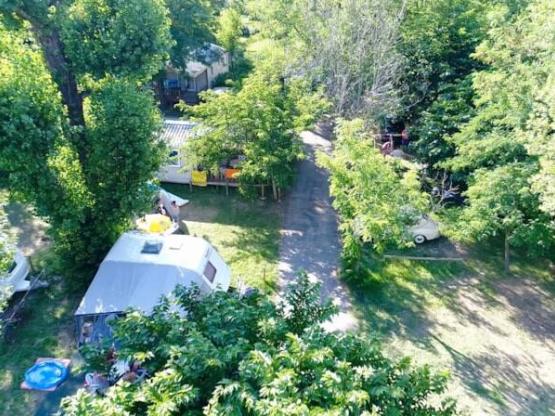 FORFAIT CONFORT( 1 tente, 1 caravane ou 1 camping car + 1 voiture+ èlectricité 10A)