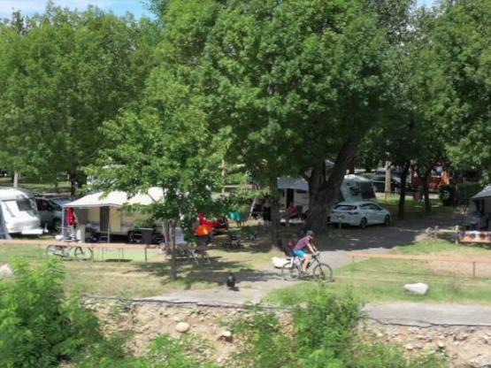 FORFAIT CONFORT( 1 tente, 1 caravane ou 1 camping car + 1 voiture+ èlectricité 10A)