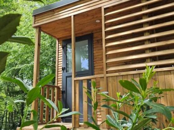 Emplacement "Luxe" avec Sanitaire privé <120m²