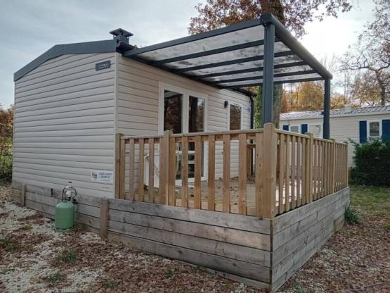 Comfort-stacaravan 22 m² - 1 slaapkamer + halfoverdekt terras 12 m² + tv + airconditioning