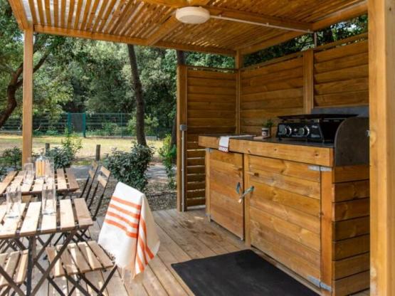 SIGNATURE Pitch with terrace + private sanitaries / S