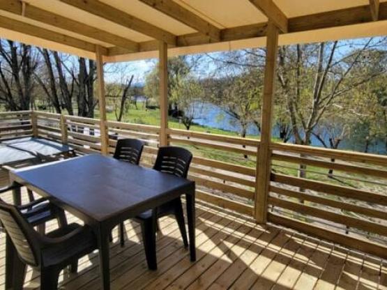 Cottage Bord de rivière- La Rive