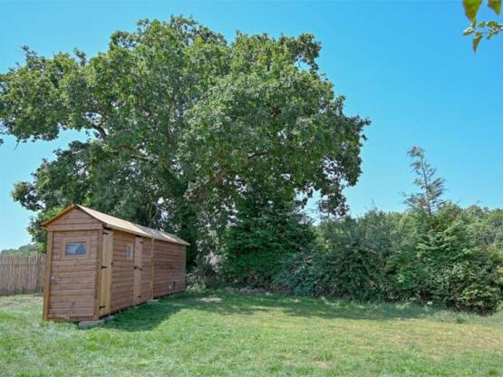 Pitch Premium (with private facilitie)