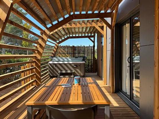 TAOS Luxe 35m2 terrasse couverte + Jacuzzi privatif - 4 pers - 2 sdb - A/C - Kit linge inclus