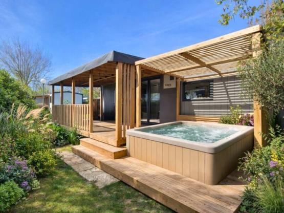 C- Mobil-home Méditerranée Confort Climatisé SPA 3 chambres 1/6 pers.
