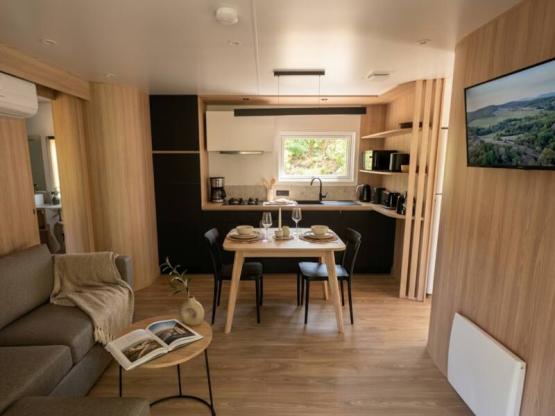 C- Mobil-home Méditerranée Confort Climatisé SPA 3 chambres