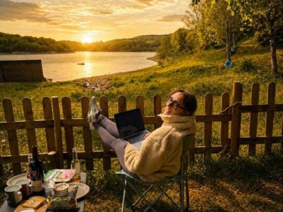 Pitch package 2 people with electricity (max 6 people with supplements) Lake view