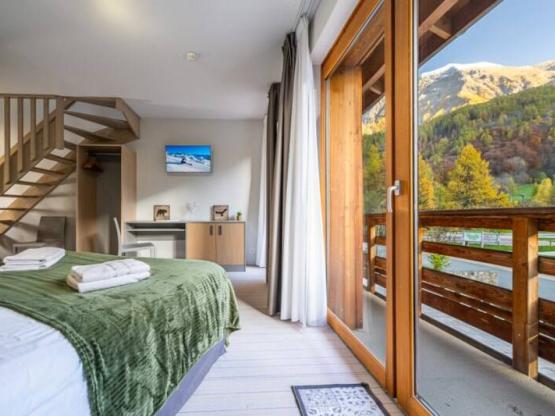 Quadruple duplex room