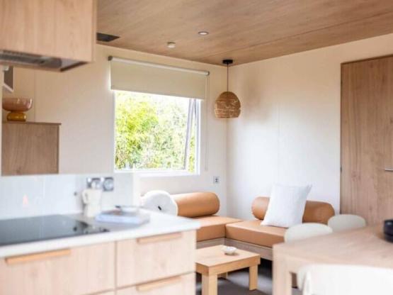 Luxury Mobile Home with Jacuzzi - 4 bedrooms and 3 bathrooms