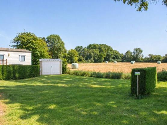 Premium Pitch, 100 m² minimum - electricity and water - view of the fields