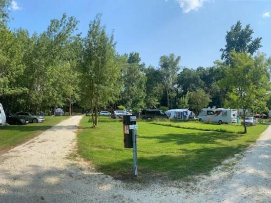 COMFORT Site (1 vehicle, 1–2 people) with electricity