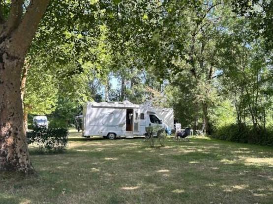 XL Privilege Pitch, 120–190 m², with electricity — 2 people — 1 vehicle / Trailer / RV