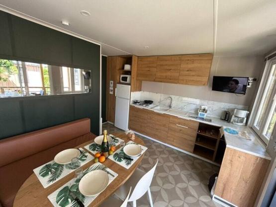 EVASION 2-Bedroom Cottage with Living Room, TV, Wi-Fi, and Plancha (DD)