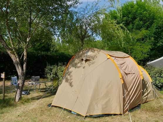 Comfort Pitch 6A (1 tent, 1 caravan or 1 motorhome 5m max / 1 car)