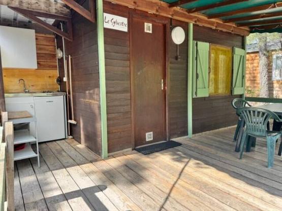 Bungalow without toilet block