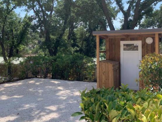 Pitch with private facilities caravan or camper only + electricity 10A