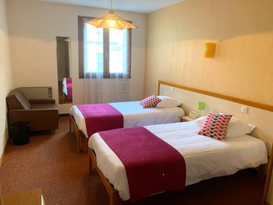 Room with 2 twin beds -