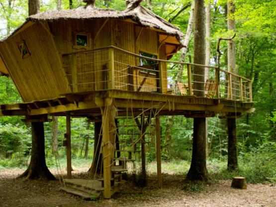 Wooden hut LUTINS (+ 2 years old)