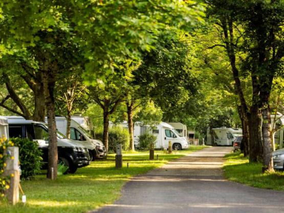 Comfort Pitch + 1 car + tent, caravan or camping-car