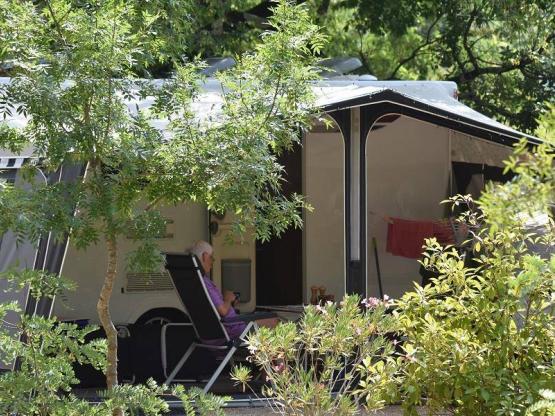 Confort pitch (with 6 Amp electricity) - 7m max rope/drawbar incl