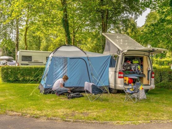 Basisprijs Natuurplaats  : 1 auto + tent/caravan of camper
