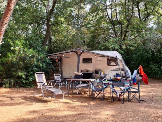 Package Confort : Pitch 1 car + tent, caravan or camping-car + electricity (10A)
