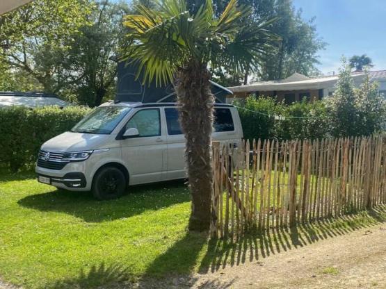 Pitch 2 persons + 1 car + tent or caravan