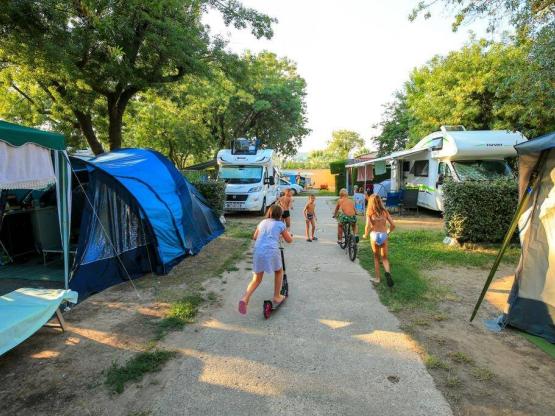 Camper under 7m + electricity + 2 adults + tax