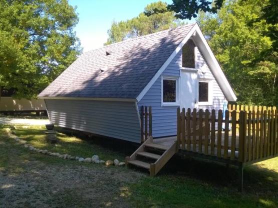 Hut on stilts with terrace ( 2/4 adults + 2 children)