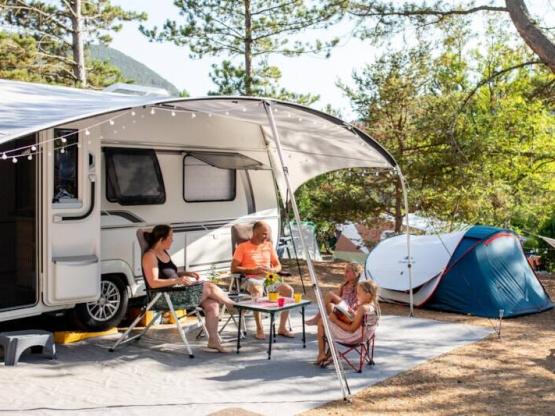 Campingpitch including 2 people, electricity and car