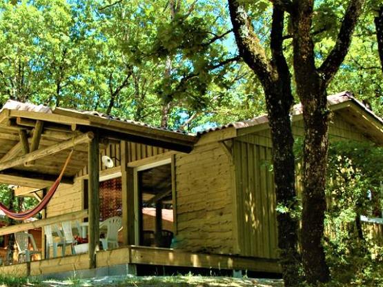 Chalet overlooking the swimming pool and the playground