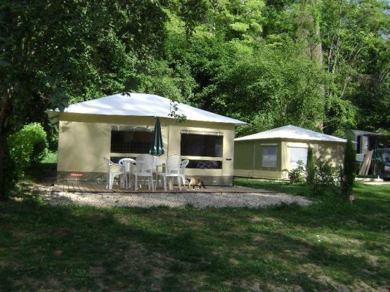 Bungali Zelt Trigano 28m² / 2 Schlafzimmer - Terrasse (ohne sanitärausstattung)