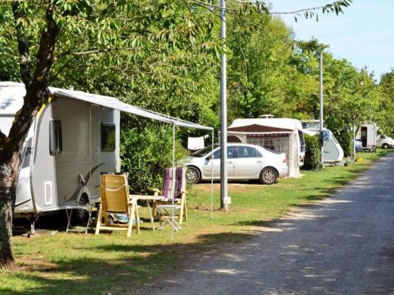 Pitch: car + tent/caravan or camping-car