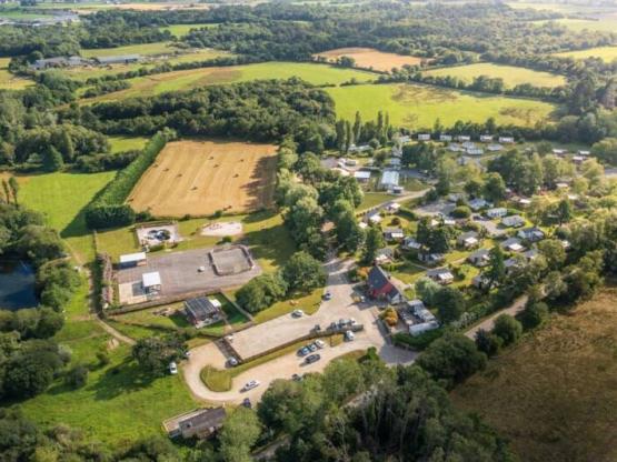 Premium Lodge "Côté O" – 2 Slaapkamers + Overdekt Terras + TV (30 m² / 2026)