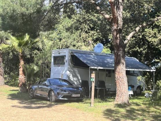 Privilege Package (1 tent, caravan or motorhome / 1 car / electricity 10A)