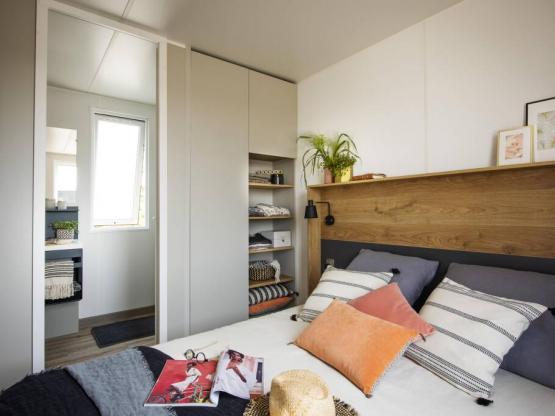 Homeflower next to the Seine Premium 36m² 2 bedrooms + Half-covered terrace