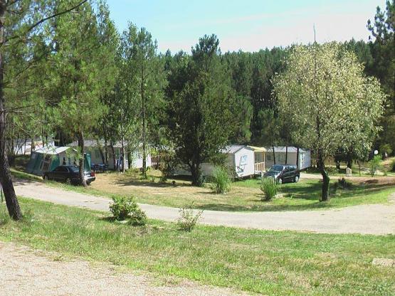 Pitch  Tribu XXL 200 m² - Electricity 16 A included - Small view of the lake