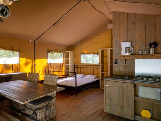 Safaritent COMBARELLES 35m² uden sanitetsbygninger