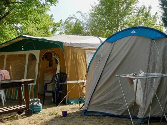 Comfort Pitch 10A (1 tent, 1 caravan or 1 motorhome 5m max/ 1 car)