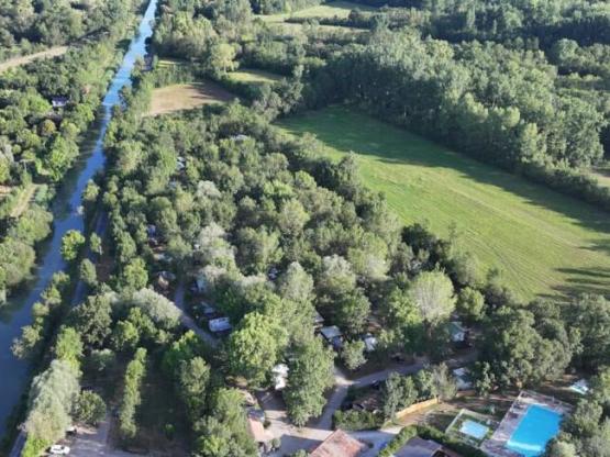 Comfort Package (1 tent, caravan or motorhome / 1 car / electricity 10A)