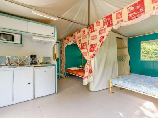 Bungalow Pagan mit Sanitäranlagen (4 Erwachsene + 1 Kind unter 8 Jahre)